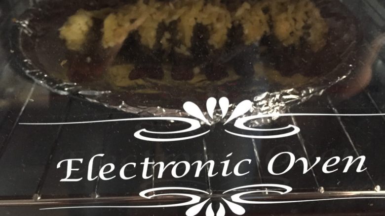 芝士焗油虾,放入预热好的烤箱，上下火180°烤十到十五分钟左右，直到芝士融化为止，出炉后滴上<a style='color:red;display:inline-block;' href='/shicai/ 595'>柠檬</a>汁味道更好。