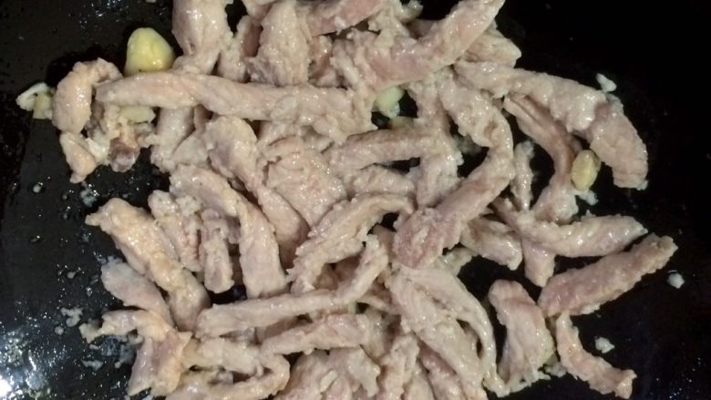京酱肉丝,肉丝滑熟,盛出备用