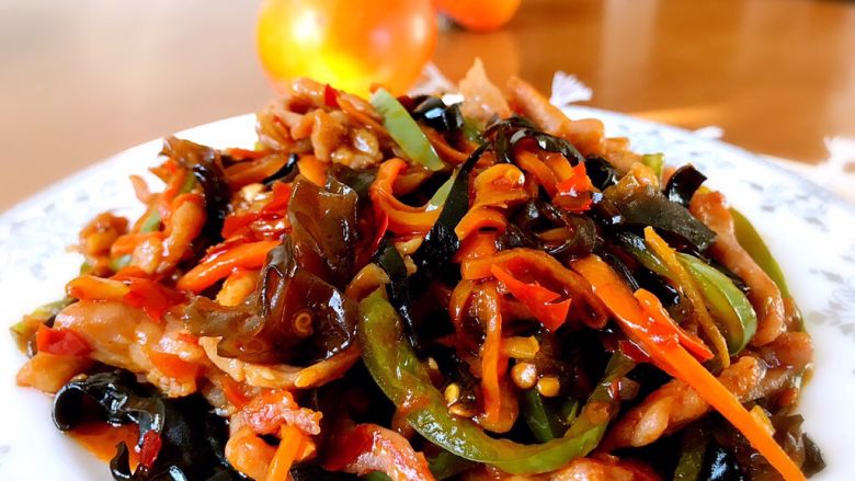<span style="color:red">鱼香肉丝</span>