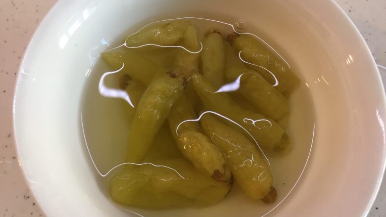 酸菜泡椒龙俐鱼,用几个就好了,不要太辣