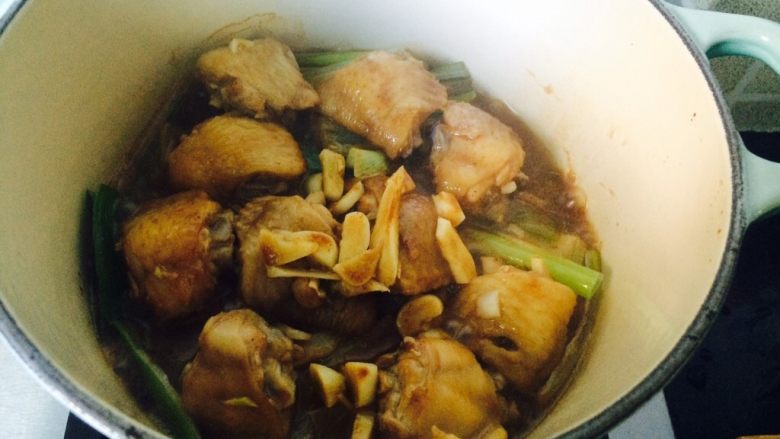 唯独好这口—葱香蚝油鸡翅,5分钟后,收汁即可。