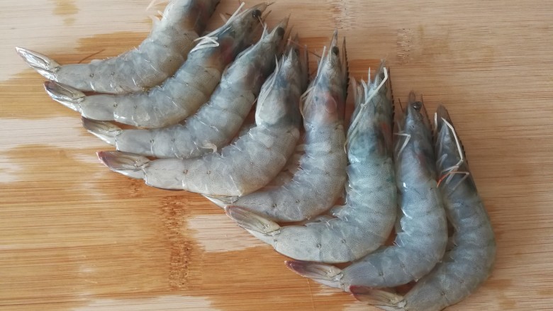 油焖大虾,去掉须子