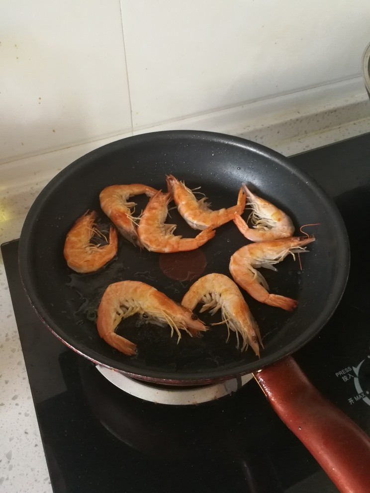 油焖大虾,两面煎脆