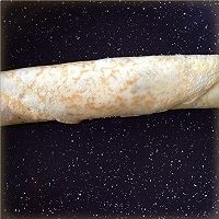 紫薯蛋卷,卷起来,成卷状;