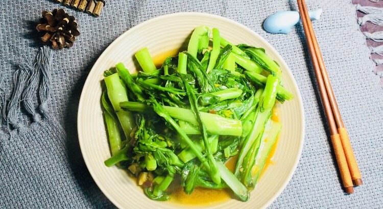 绿色美食蒜蓉菜苔,出锅后,趁热吃更好!炒青菜一定要掌握好火候!