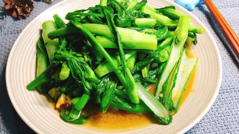 绿色美食蒜蓉菜苔,一盘素菜是我的最爱!健康美味还养生!