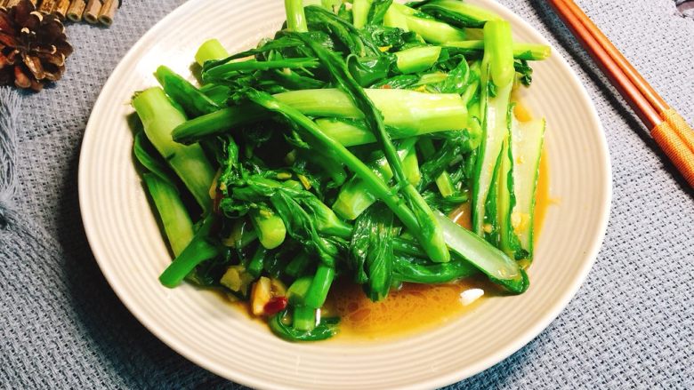 绿色美食蒜蓉菜苔,家常口味!欢一起探讨美食制作!