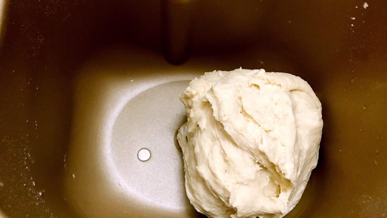 最爱的汤种法香葱肉松面包卷,第一个揉面程序结束(用黄油的这步就可以加入了)
再启动一个揉面程序20分钟