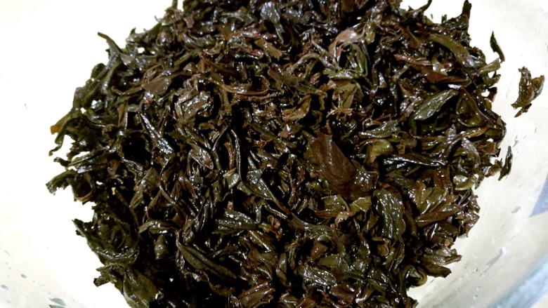 茶入膳
武夷肉桂茶叶蛋,冲泡过四泡的茶叶已完全舒展,不要丢弃浪费哦,拿来煮茶叶蛋棒棒哒。ps~也可以直接用武夷肉桂煮茶叶蛋,一次用16克。