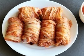韩式泡菜卷猪肉,依次都卷好