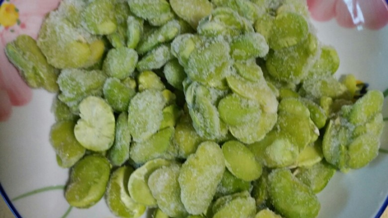 别往美味家常蚕豆,我用的速冻的,买鲜的不好买了,最好拿出来解冻