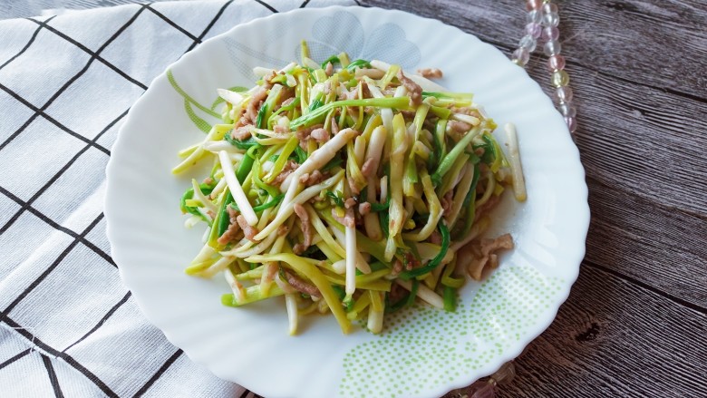 懒人料理+肉丝炒蒜苗