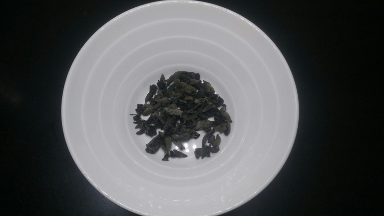 凉拌杏鲍菇,黑木耳,有点多,留着炒别的菜