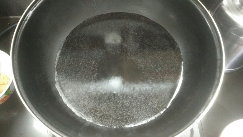 凉拌杏鲍菇,烧一锅水,所有食材焯水