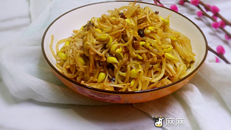 黄豆芽炒金针菇,成品图