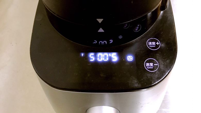 5分钟做杯核桃花生奶,启动按钮，5分钟即可。