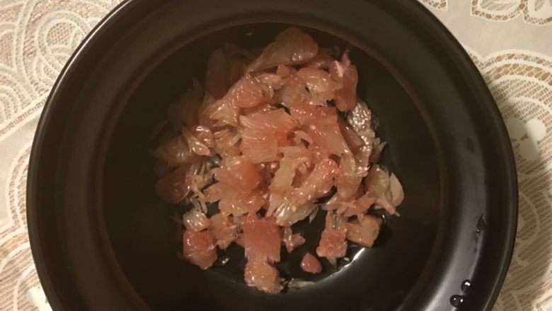 蜜柚苹果汤,蜜柚去皮，撕成小块