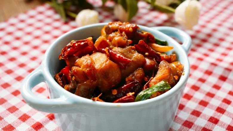 <span style="color:red">辣子</span>鸡