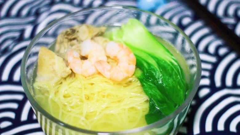 鸡汤云吞面,暖暖的味道,直接浇到面上搞定!