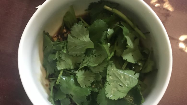 健康的茄子,加入香菜