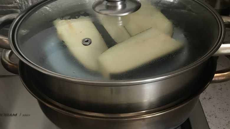 健康的茄子,放上蒸锅,大火蒸10分钟