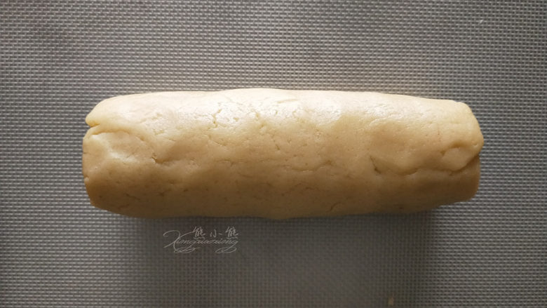 小熊爪印饼干--小盆友都喜欢,用原味面团包起可可面团,尽可能包均匀。