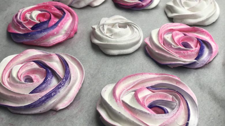 法式传统甜点:蛋白糖/Meringue,玫瑰花也可以、什么形状都可以