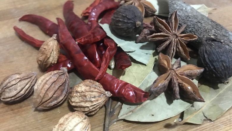 牛排骨炖白胖萝卜