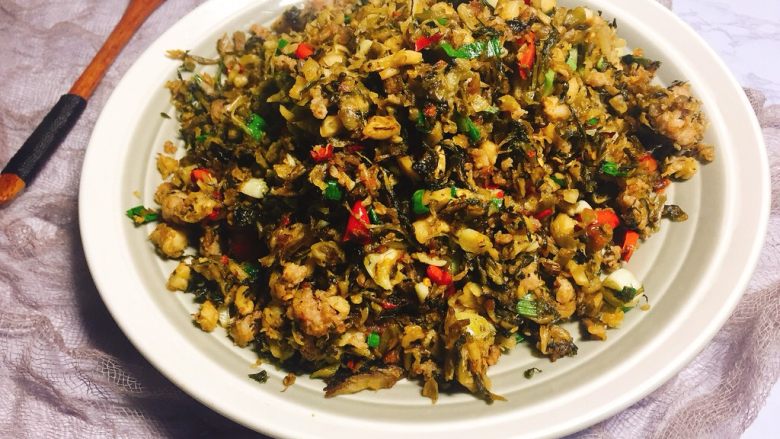 #懒人料理#农家腌菜辣肉沫,近照有没有诱惑到吃货你们呢?要不一起试试吧!