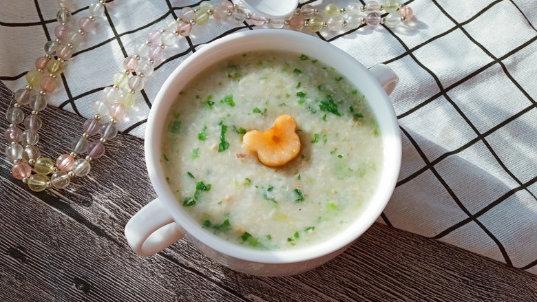 鸡肉油麦菜颗粒面,即可食用