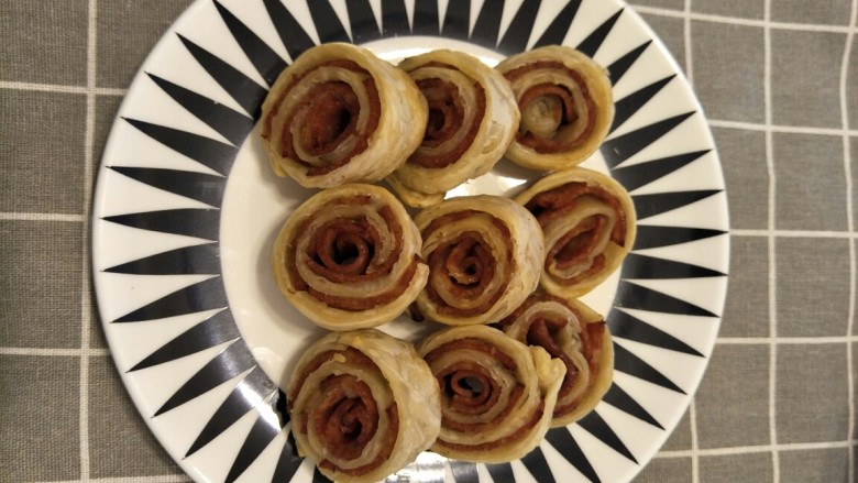 酥皮培根卷（飞饼皮版）,香酥酥的酥皮培根卷出炉