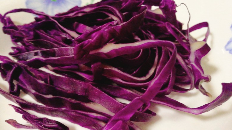 创意菜～红酒蒜香龙利鱼,<a style='color:red;display:inline-block;' href='/shicai/ 128'>紫甘蓝</a>切成细丝
