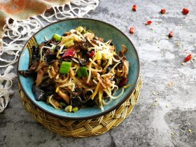 酸辣绿豆芽炒肉丝