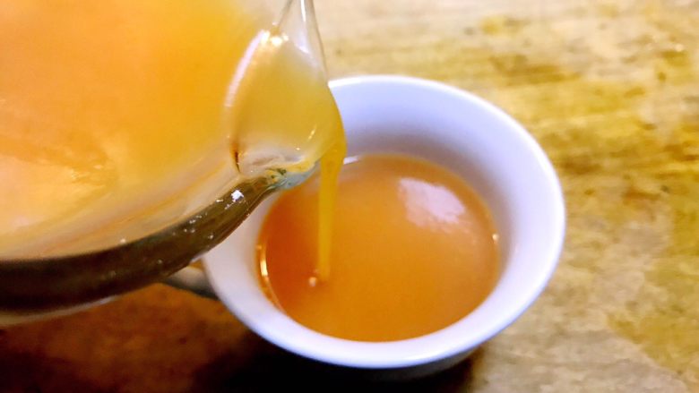 一节藕的“黄金食疗方”，秋冬这样搭配最润肤,装杯。