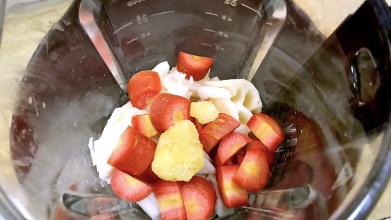 一节藕的“黄金食疗方”，秋冬这样搭配最润肤,放入胡萝卜冰糖。