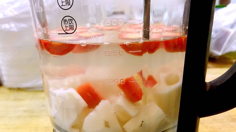 一节藕的“黄金食疗方”，秋冬这样搭配最润肤,加水。