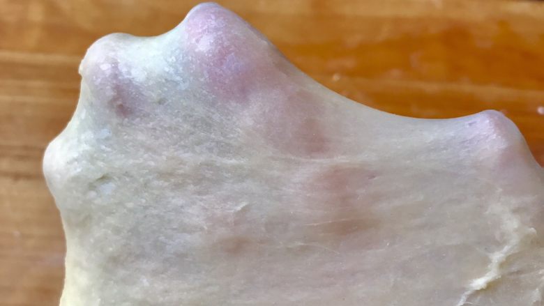 只需一次发酵の超松软吐司面包,继续开启揉面程序,揉出手膜