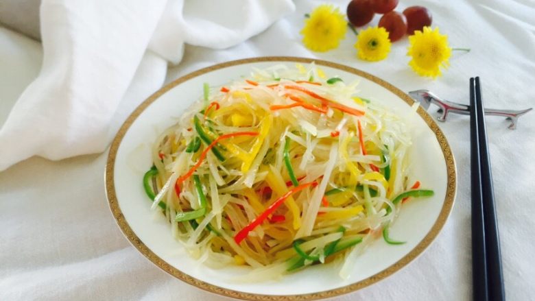 五彩缤纷凉拌土豆丝