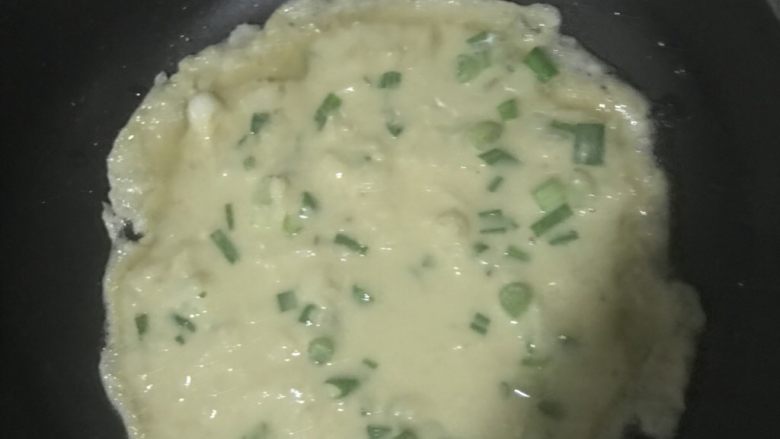 鸡蛋藕饼,减至两面金黄即可出锅。