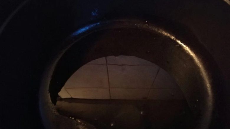 糖醋菜+酸甜泰式煎鸡翅,用冰箱里取出鸡肉,室温放十分钟后点火坐锅,铸铁锅烧热后倒入<a style='color:red;display:inline-block;' href='/shicai/ 851'>橄榄油</a>,转小火。