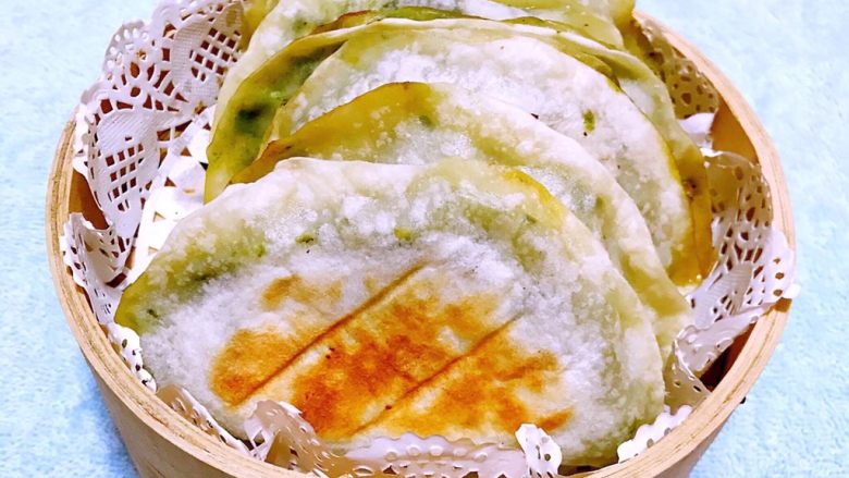 飘香韭菜盒,韭菜盒的味道满屋飘香装入容器中