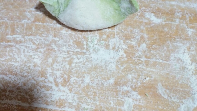 翡翠白菜馅饺子,第一个包完,看起来不错