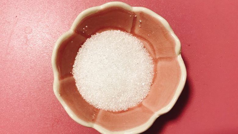 栗子蛋糕,最后一步再加入糖。但是栗子本身很甜,糖加少一点或者不加也没问题。