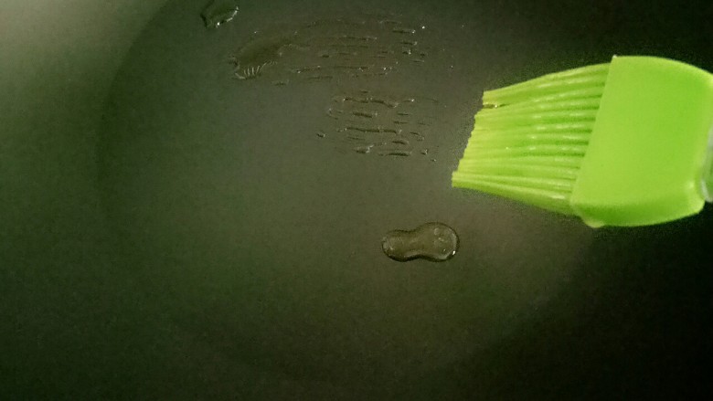 陕西臊子面,锅烧热,刷油