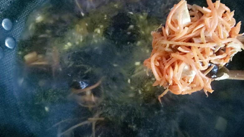 陕西臊子面,水开以后放炒好的菜,不要一次放完,吃的时候感觉菜少了还可以添加