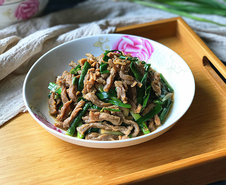 青蒜炒牛肉丝,又香又滑嫩的牛肉丝上桌咯