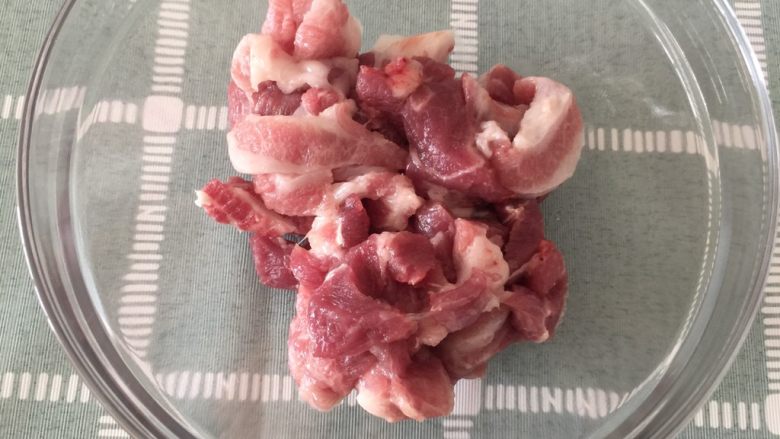 糖醋菜+糖醋肉,肉切片,稍微大一点厚一点,虽然肥,但做出来肥而不腻