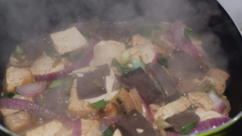 腊八蒜撞豆腐 摩卡私房菜,出锅前滴两滴香油,搞定!