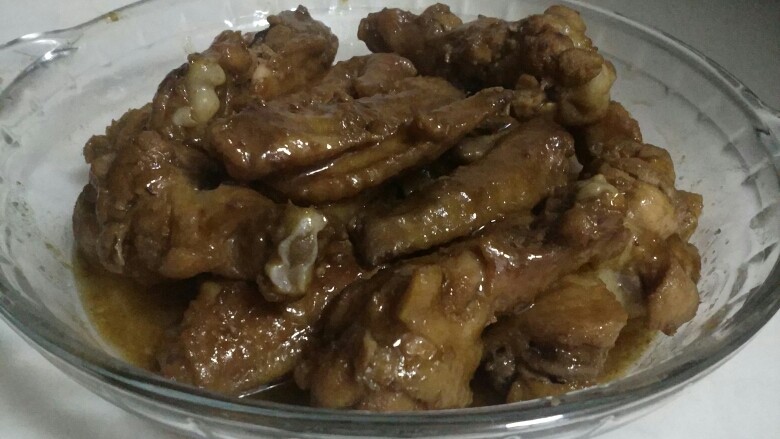红烧鸡翅（家常版）,炖到汤变粘稠出锅即可