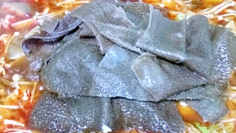 香辣毛肚,最后放入<a style='color:red;display:inline-block;' href='/shicai/ 972'>毛肚</a>,开锅马上关火。